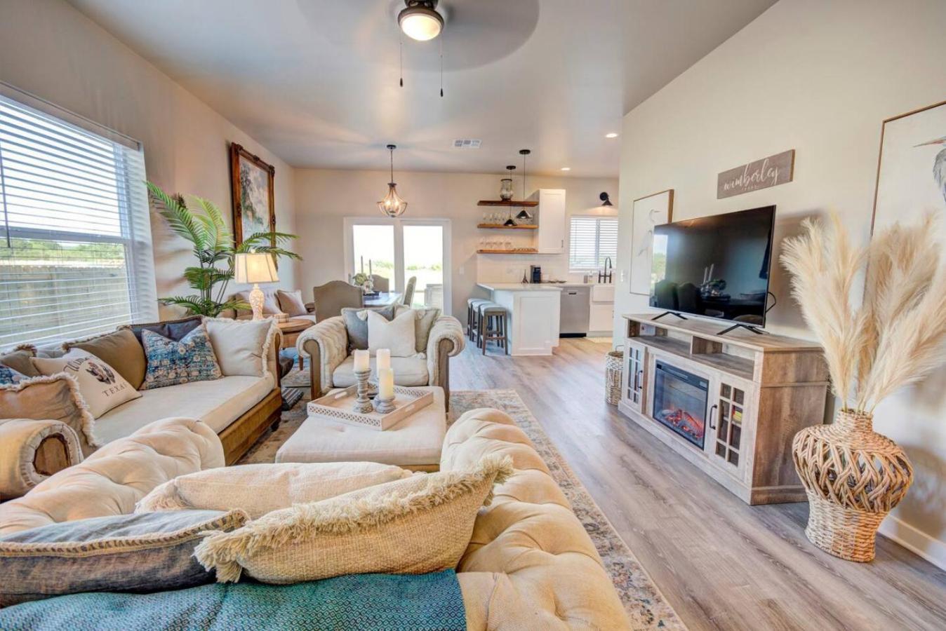 The Lodge At Little Ranches Central Sleeps 26 Wimberley Exterior photo