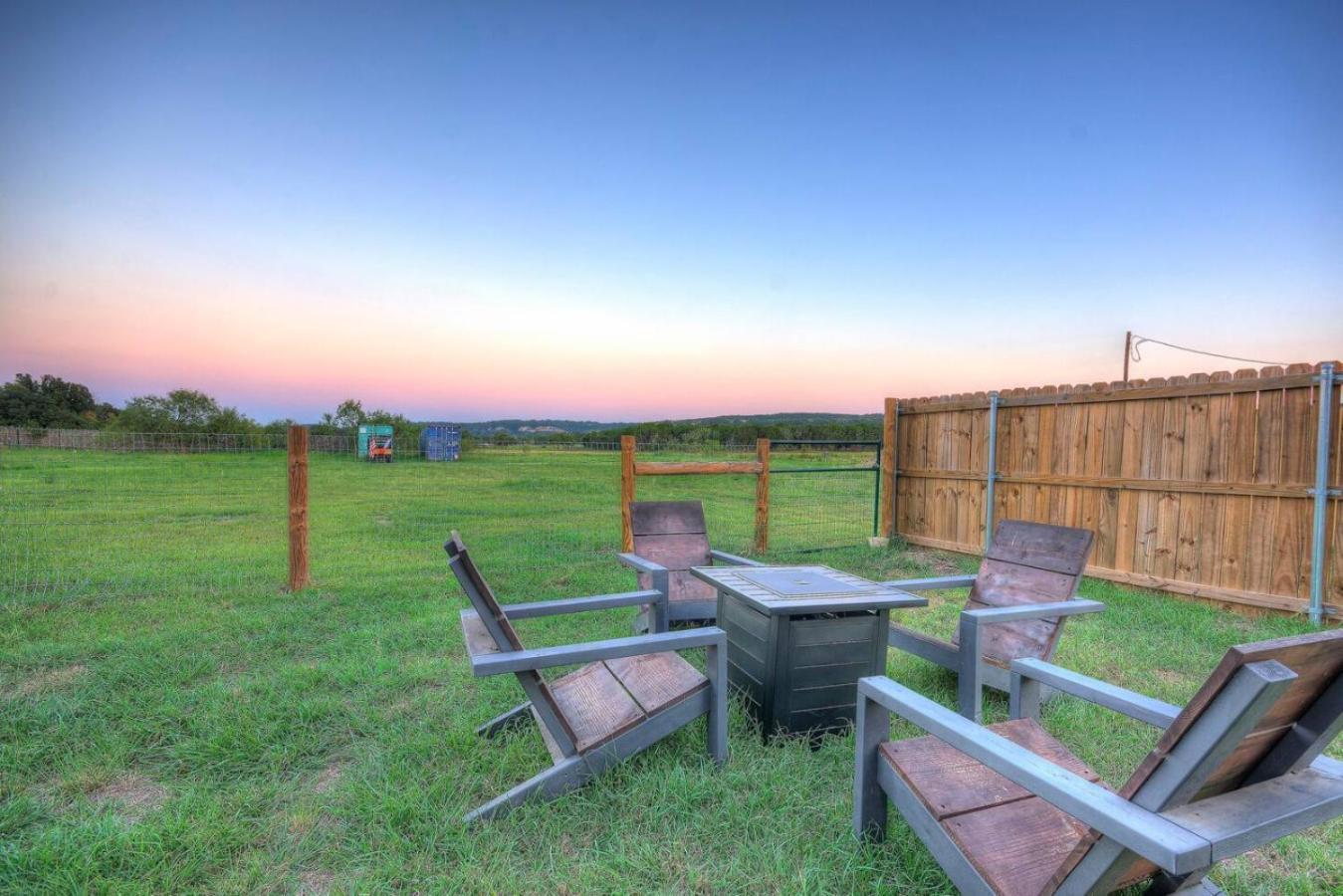 The Lodge At Little Ranches Central Sleeps 26 Wimberley Exterior photo