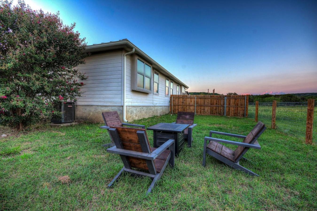 The Lodge At Little Ranches Central Sleeps 26 Wimberley Exterior photo