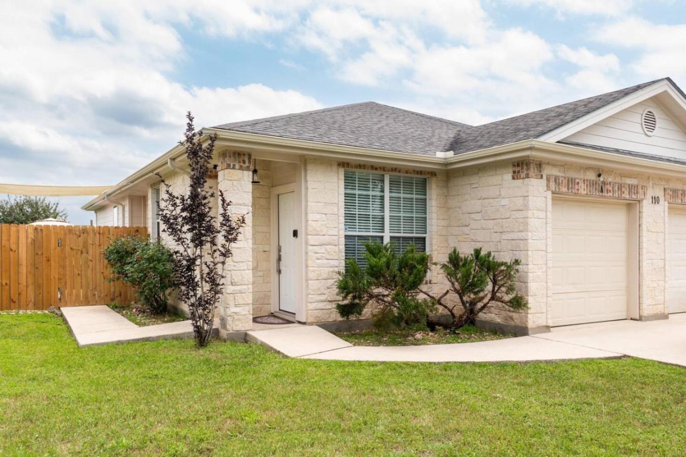 The Lodge At Little Ranches Central Sleeps 26 Wimberley Exterior photo